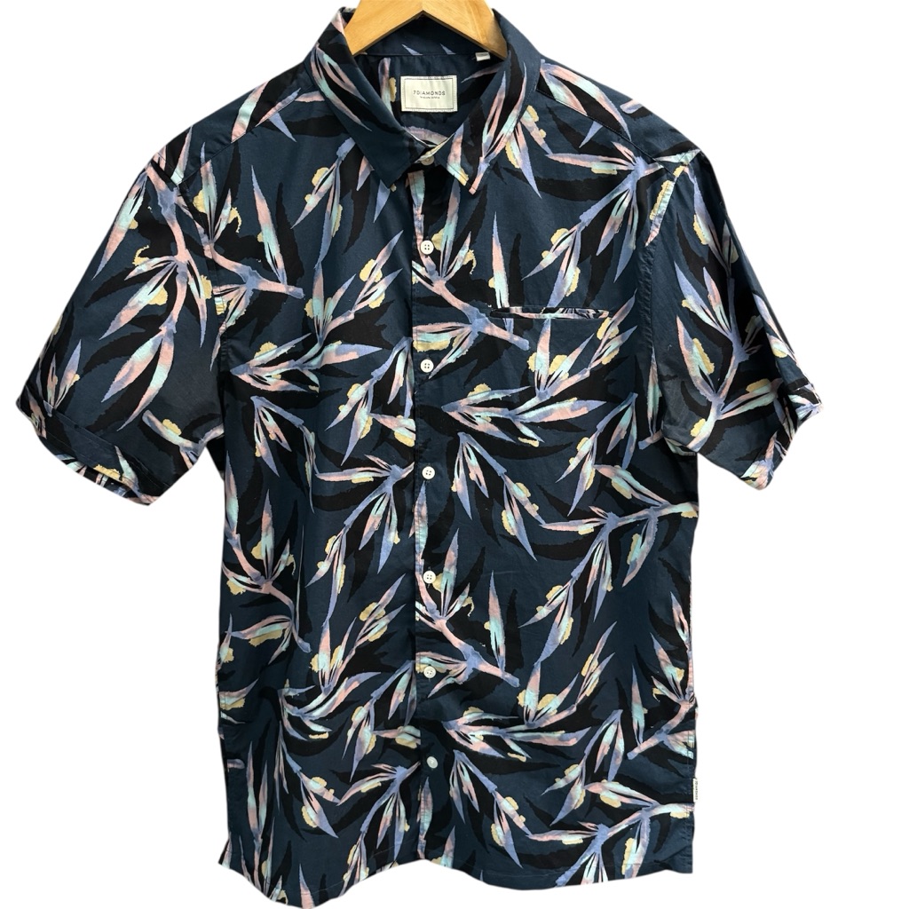 7 Diamonds Short Sleeve Floral Shirt . Men’s Large